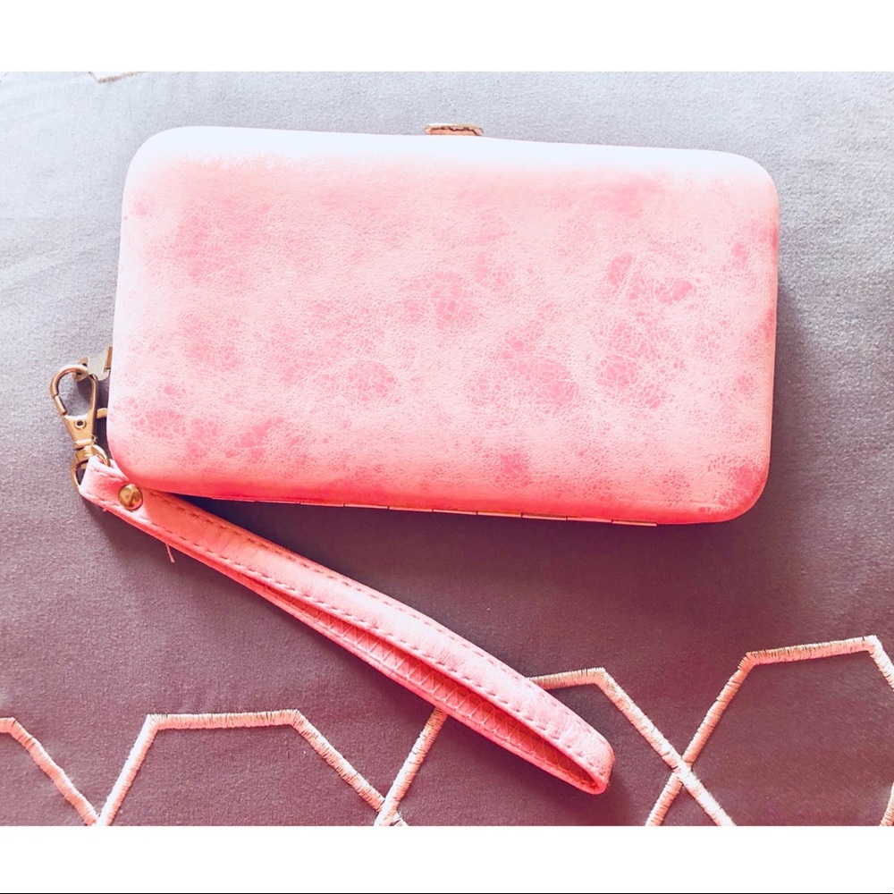 FREE w $20 purchase~New💕 Pink iPhone wallet case